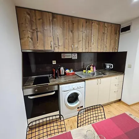 Apartment Center 7 *