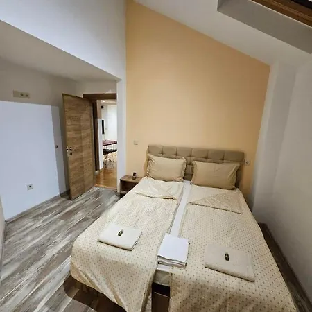 Center 7 Apartment