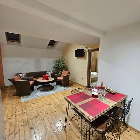 Center 7 Apartment *