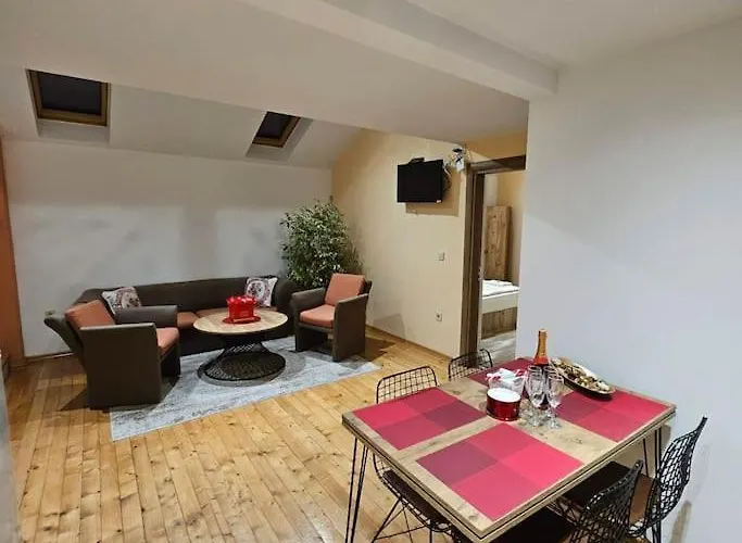 Center 7 Apartment *